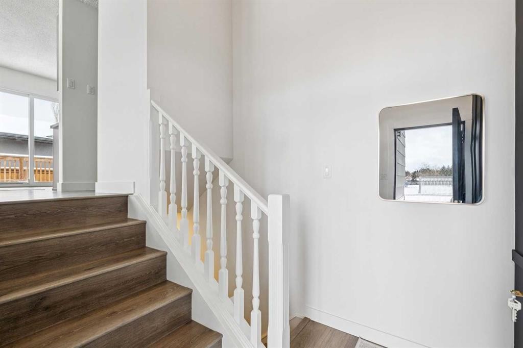 11016 Braton Place Sw, Calgary, AB - Indoor Photo Showing Other Room