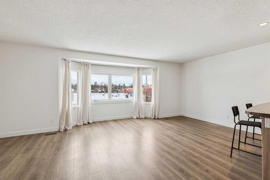 11016 Braton Place Sw, Calgary, AB - Indoor