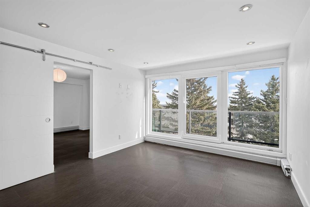 304-512 Cedar Crescent Sw, Calgary, AB - Indoor Photo Showing Other Room