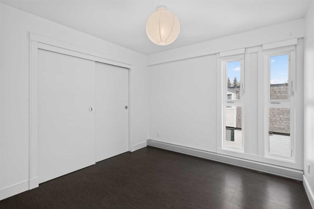 304-512 Cedar Crescent Sw, Calgary, AB - Indoor Photo Showing Other Room