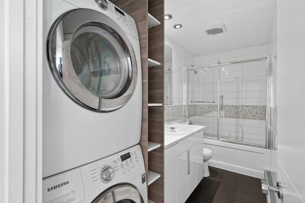 304-512 Cedar Crescent Sw, Calgary, AB - Indoor Photo Showing Laundry Room