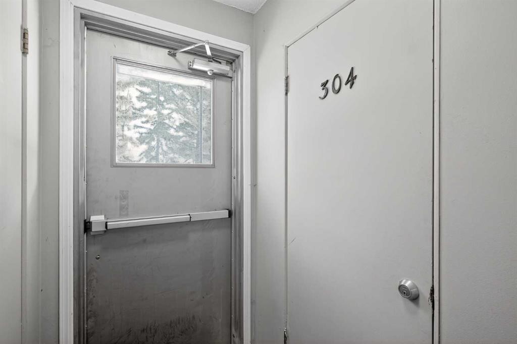 304-512 Cedar Crescent Sw, Calgary, AB - Indoor Photo Showing Bathroom