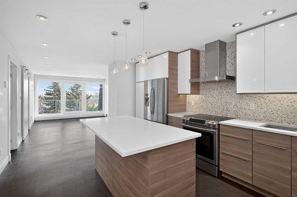304-512 Cedar Crescent Sw, Calgary, AB - Indoor Photo Showing Kitchen With Upgraded Kitchen