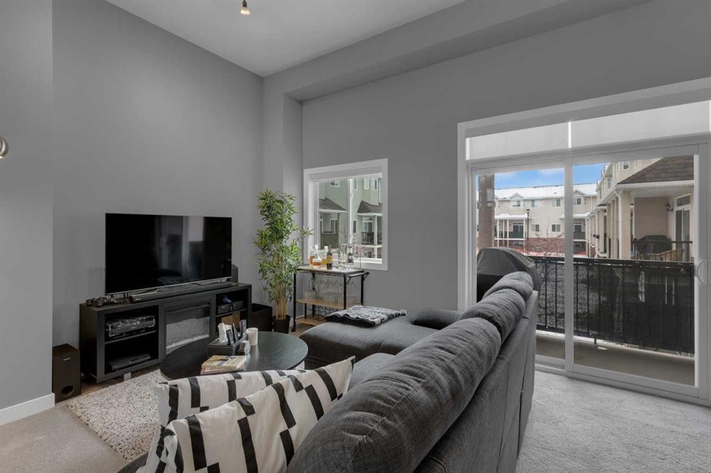 420 Strathcona Circle, Strathmore, AB - Indoor Photo Showing Living Room