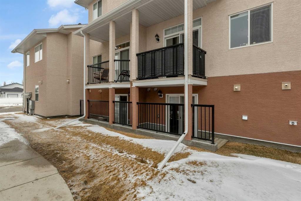 420 Strathcona Circle, Strathmore, AB - Outdoor With Balcony With Exterior