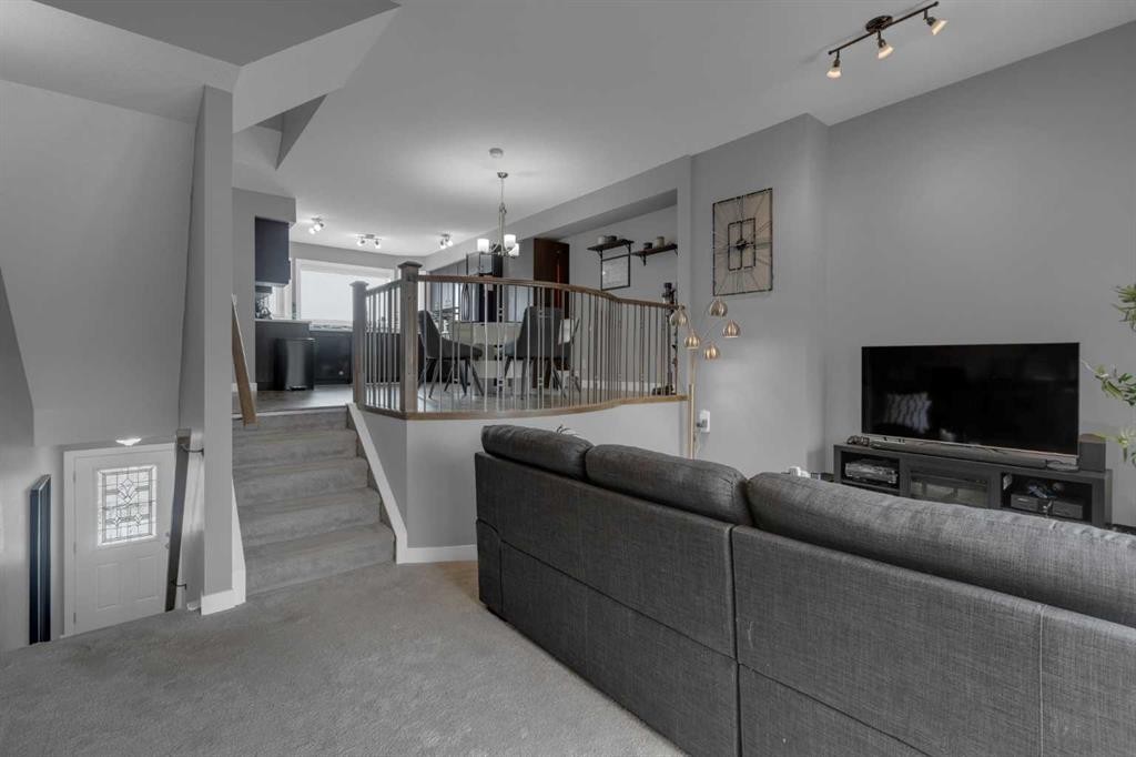 420 Strathcona Circle, Strathmore, AB - Indoor Photo Showing Living Room