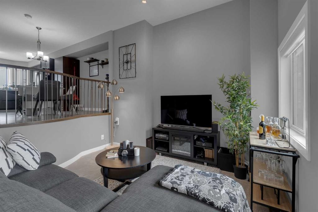 420 Strathcona Circle, Strathmore, AB - Indoor Photo Showing Living Room