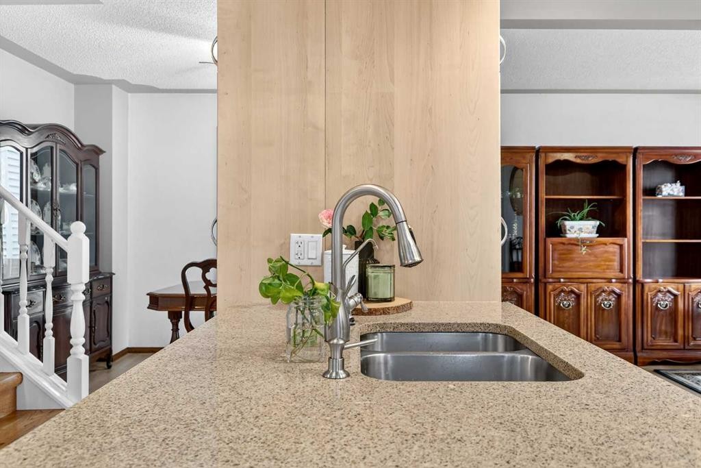 886 Erin Woods Drive Se, Calgary, AB - Indoor Photo Showing Other Room