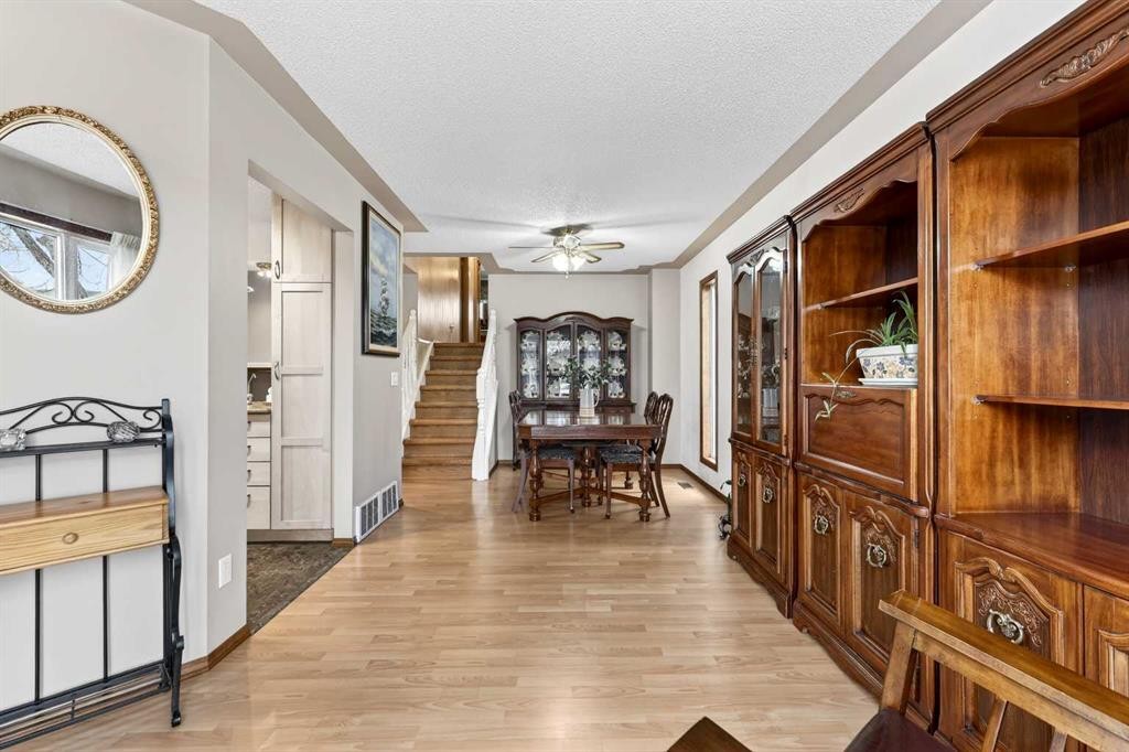 886 Erin Woods Drive Se, Calgary, AB - Indoor Photo Showing Other Room