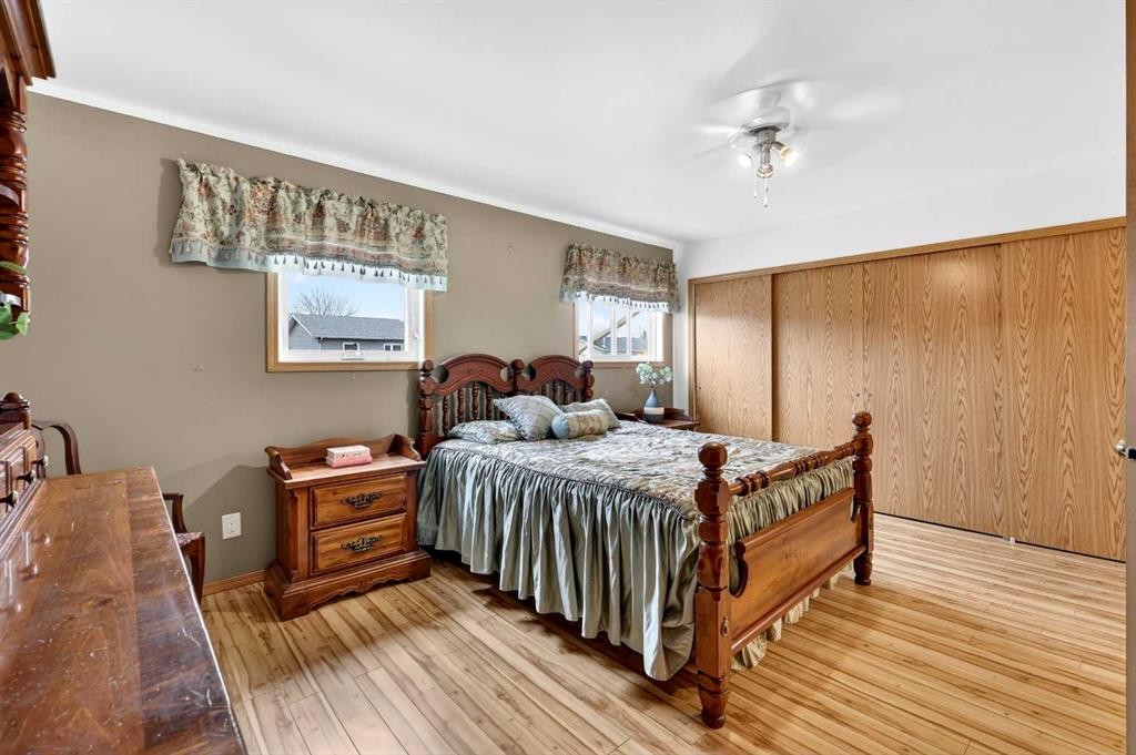 886 Erin Woods Drive Se, Calgary, AB - Indoor Photo Showing Bedroom