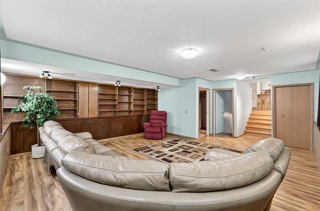 886 Erin Woods Drive Se, Calgary, AB - Indoor