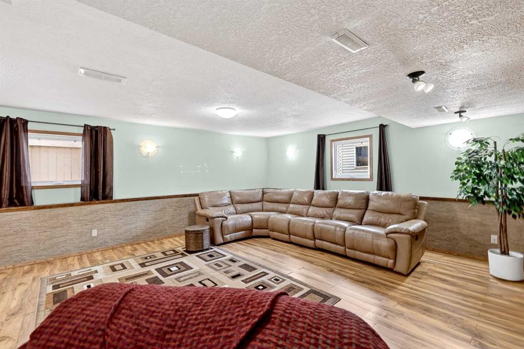 886 Erin Woods Drive Se, Calgary, AB - Indoor