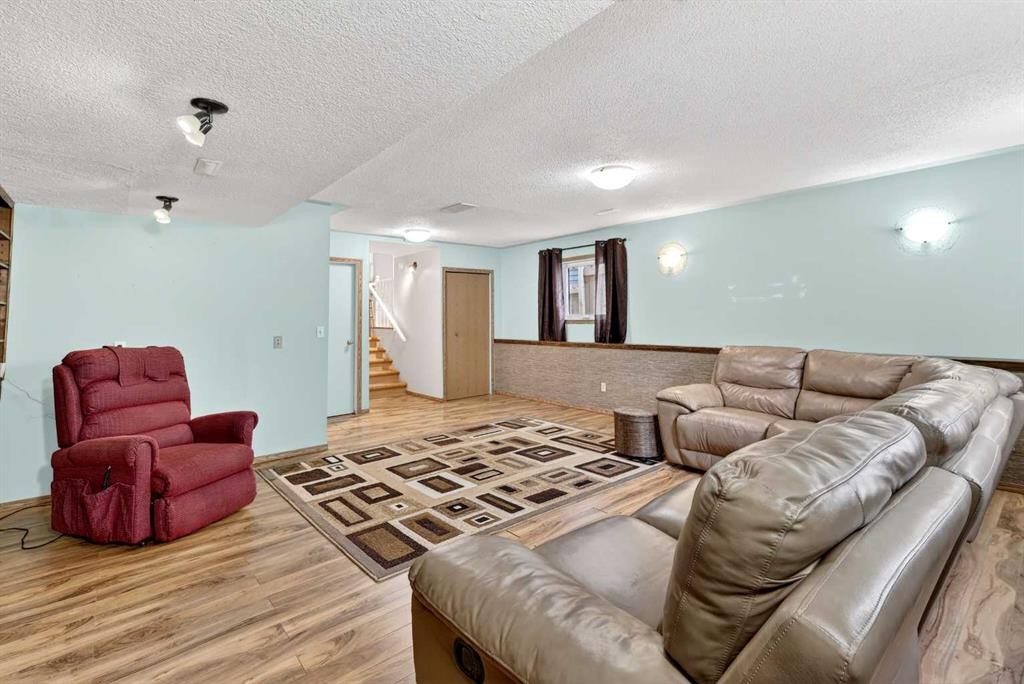 886 Erin Woods Drive Se, Calgary, AB - Indoor