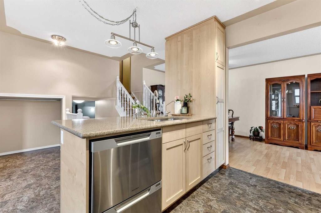 886 Erin Woods Drive Se, Calgary, AB - Indoor