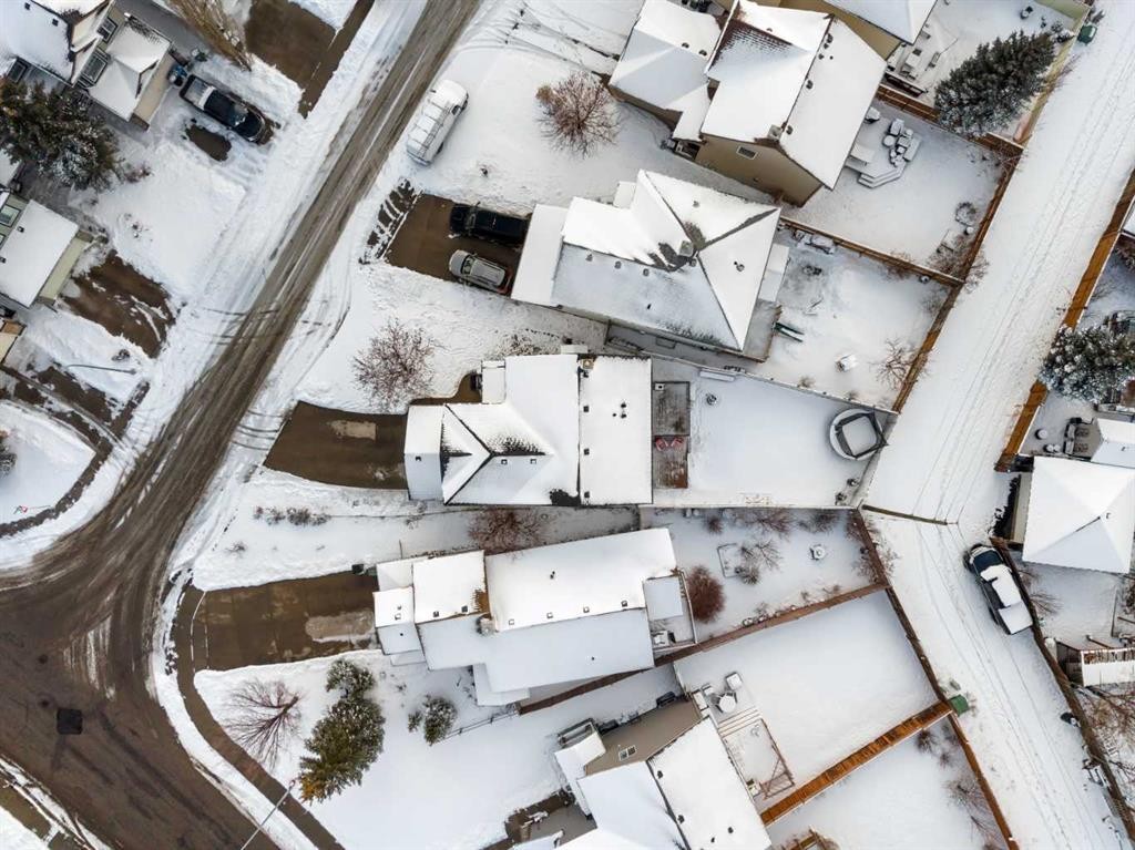 8 Chapalina Crescent Se, Calgary, AB - With View