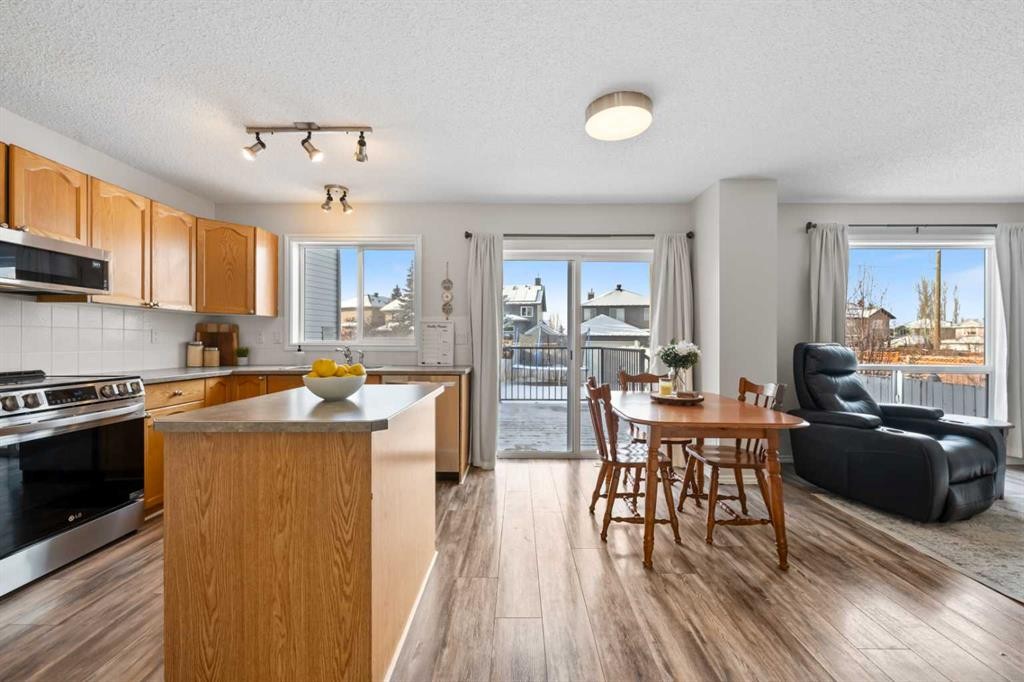 8 Chapalina Crescent Se, Calgary, AB - Indoor Photo Showing Other Room