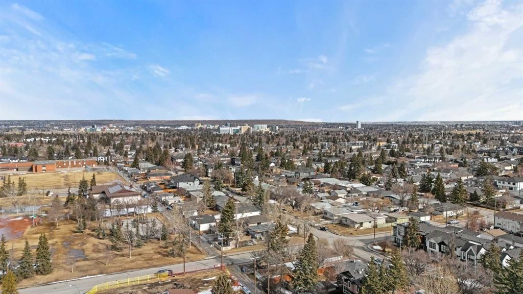 1403 43 Street Sw, Calgary, AB - Outdoor With View