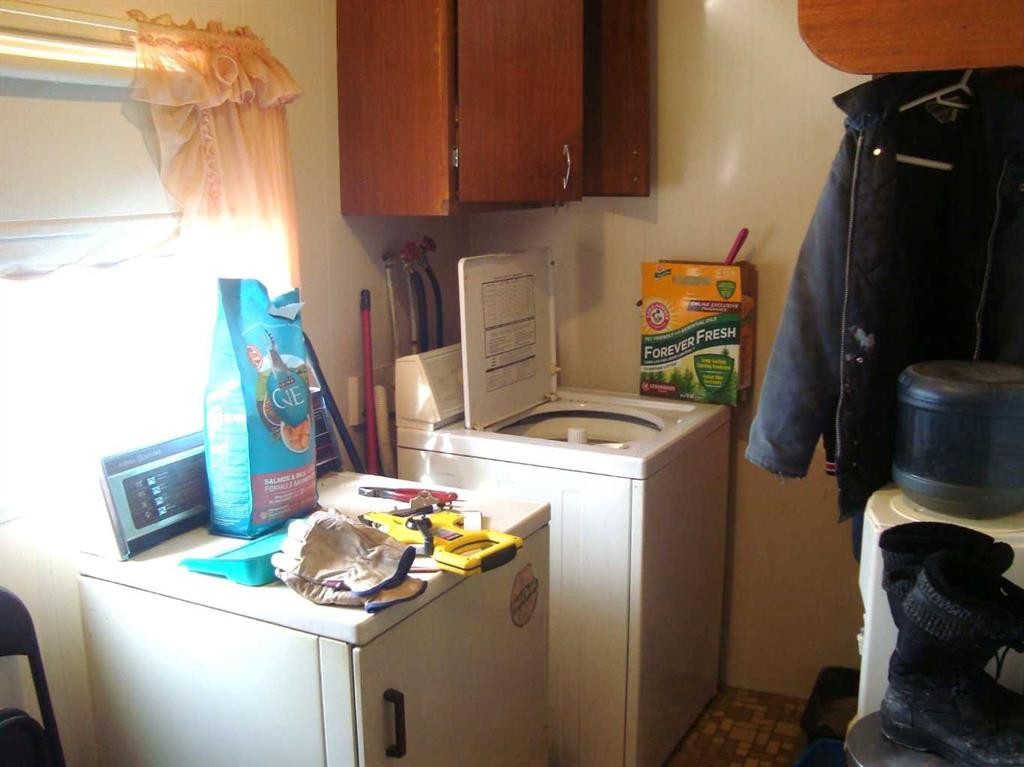 107 2Nd Avenue North, Torrington, AB - Indoor Photo Showing Laundry Room