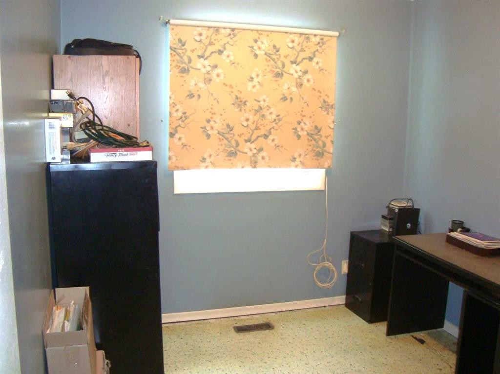 107 2Nd Avenue North, Torrington, AB - Indoor