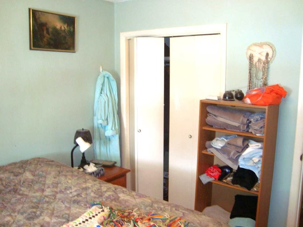 107 2Nd Avenue North, Torrington, AB - Indoor Photo Showing Bedroom