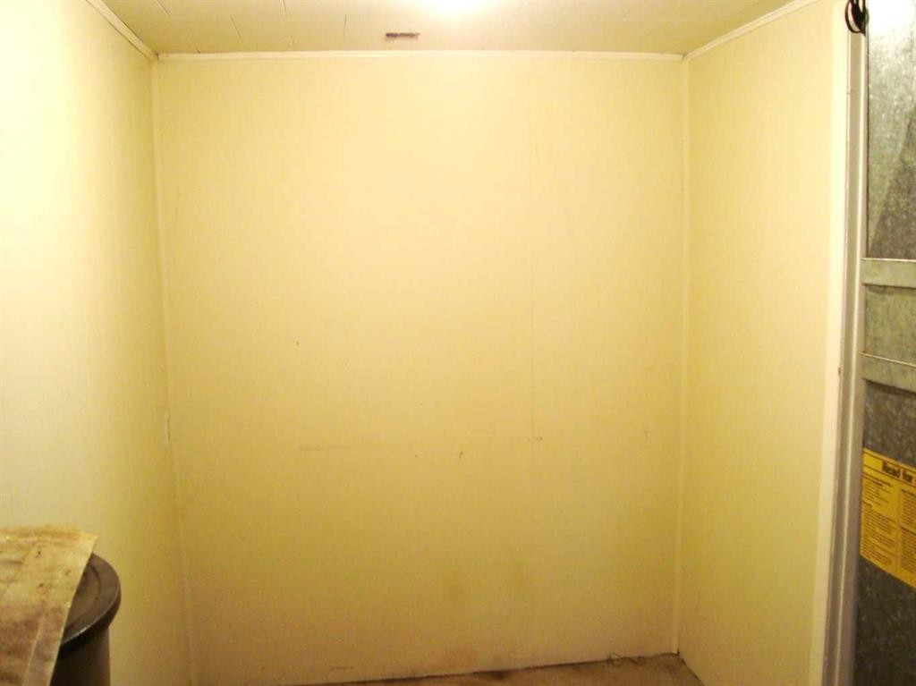 107 2Nd Avenue North, Torrington, AB - Indoor Photo Showing Other Room