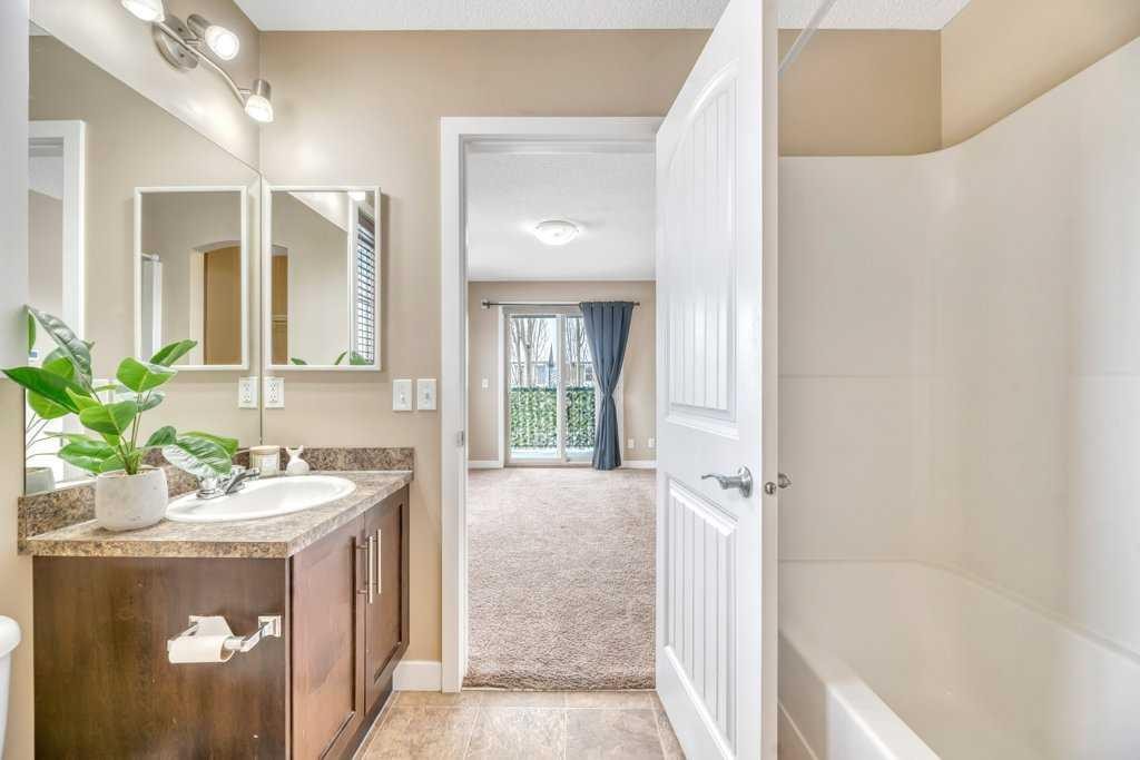 1205-230 Eversyde Boulevard Sw, Calgary, AB - Indoor Photo Showing Bathroom