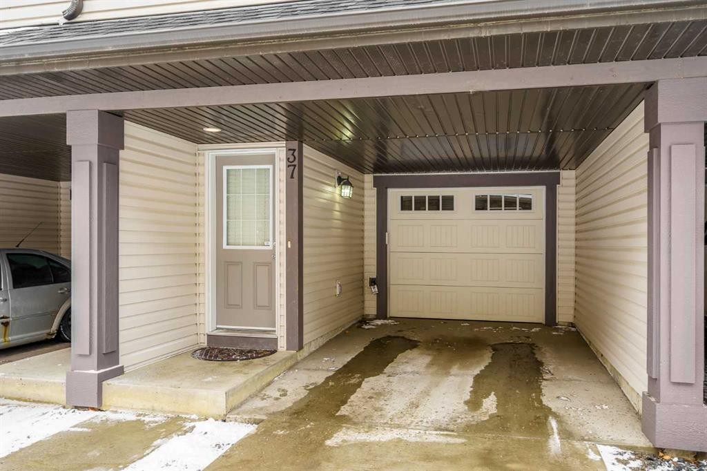 37 New Brighton Point Se, Calgary, AB - Outdoor With Exterior
