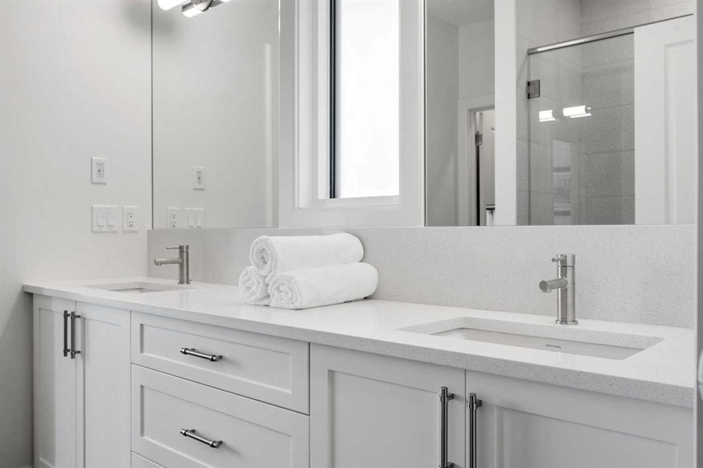 218 Mitchell Heath Nw, Calgary, AB - Indoor Photo Showing Bathroom