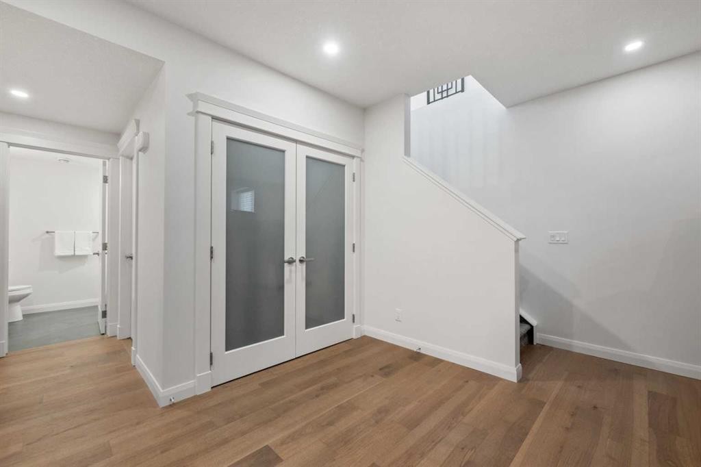 218 Mitchell Heath Nw, Calgary, AB - Indoor Photo Showing Other Room