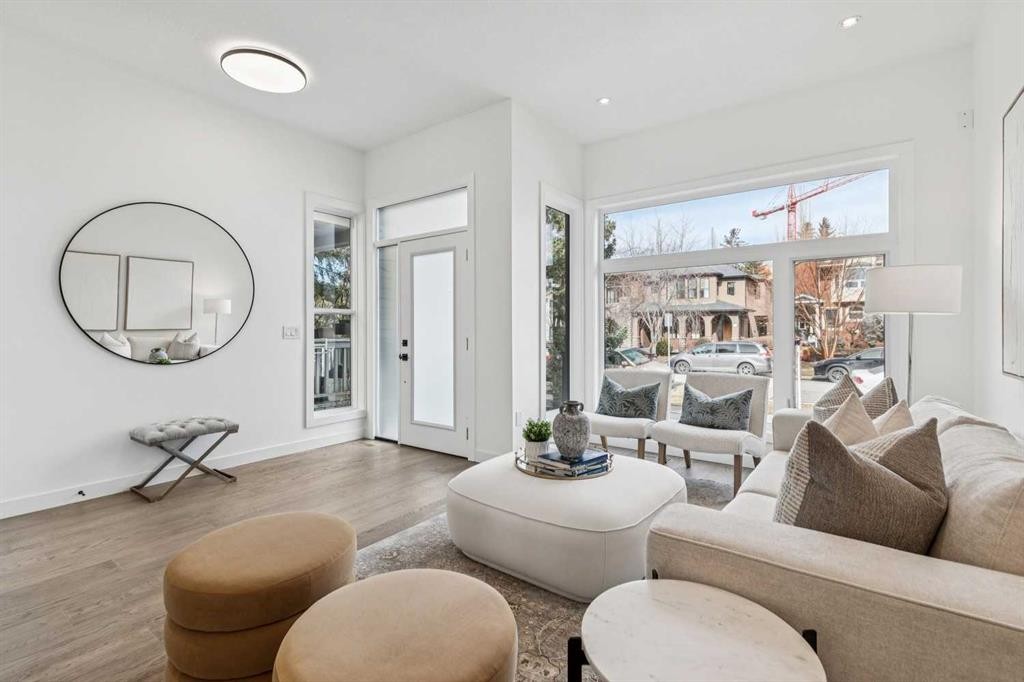 1765 7 Avenue Nw, Calgary, AB - Indoor Photo Showing Living Room