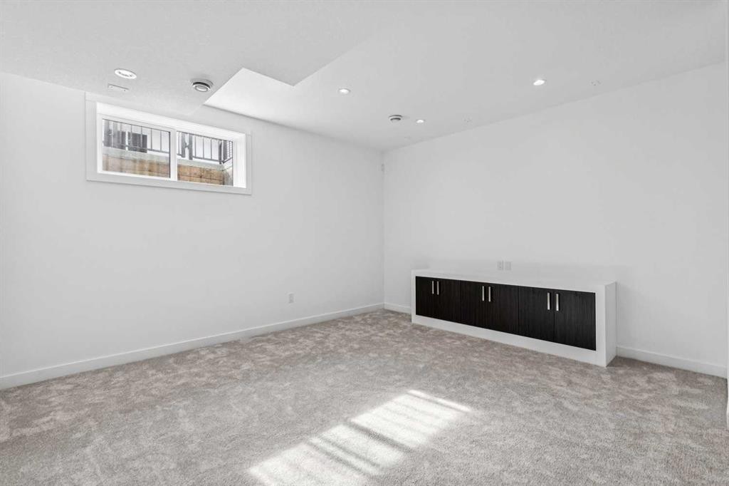 1765 7 Avenue Nw, Calgary, AB - Indoor Photo Showing Other Room