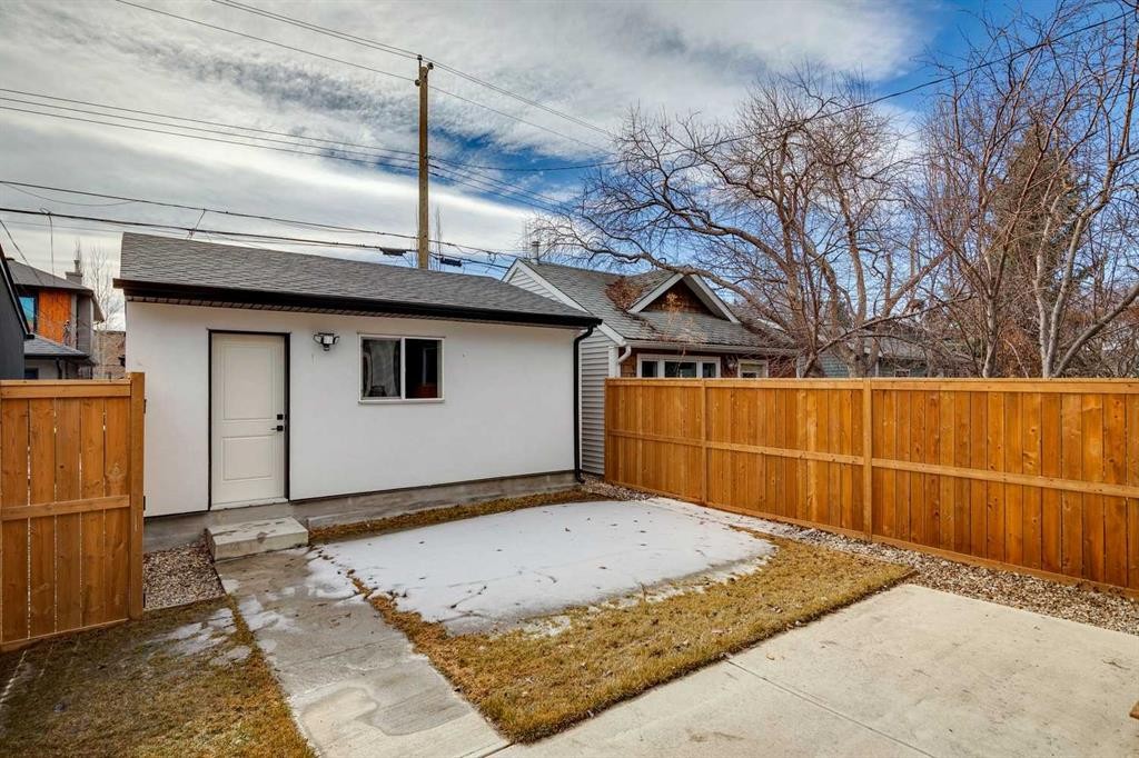 1765 7 Avenue Nw, Calgary, AB - Outdoor
