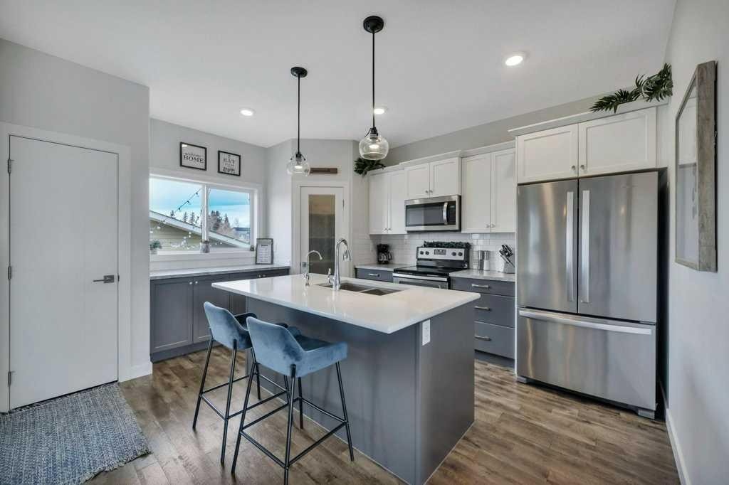 57 Hampton Crescent, Sylvan Lake, AB - Indoor Photo Showing Kitchen With Stainless Steel Kitchen With Double Sink With Upgraded Kitchen