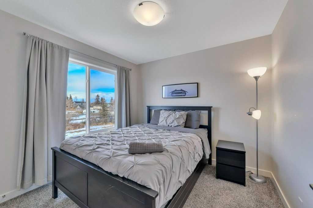 57 Hampton Crescent, Sylvan Lake, AB - Indoor Photo Showing Bedroom