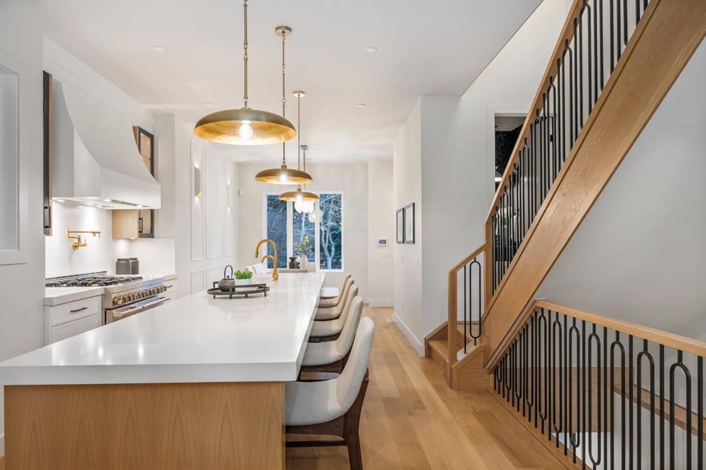 727 15 Street Nw, Calgary, AB - Indoor Photo Showing Kitchen With Upgraded Kitchen