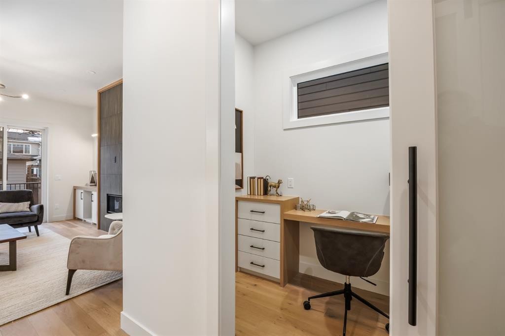 727 15 Street Nw, Calgary, AB - Indoor