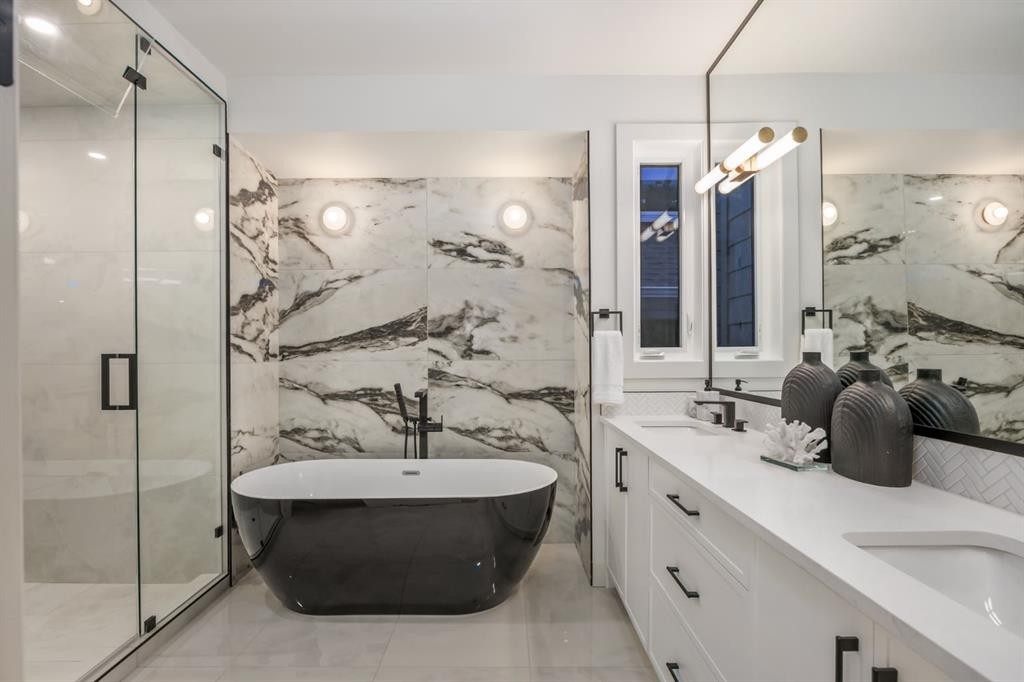 727 15 Street Nw, Calgary, AB - Indoor Photo Showing Bathroom