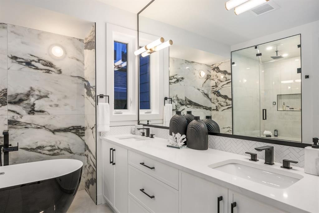 727 15 Street Nw, Calgary, AB - Indoor Photo Showing Bathroom