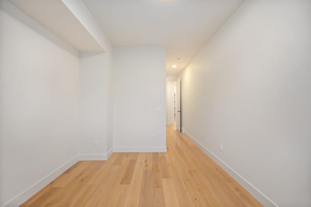 727 15 Street Nw, Calgary, AB - Indoor Photo Showing Other Room