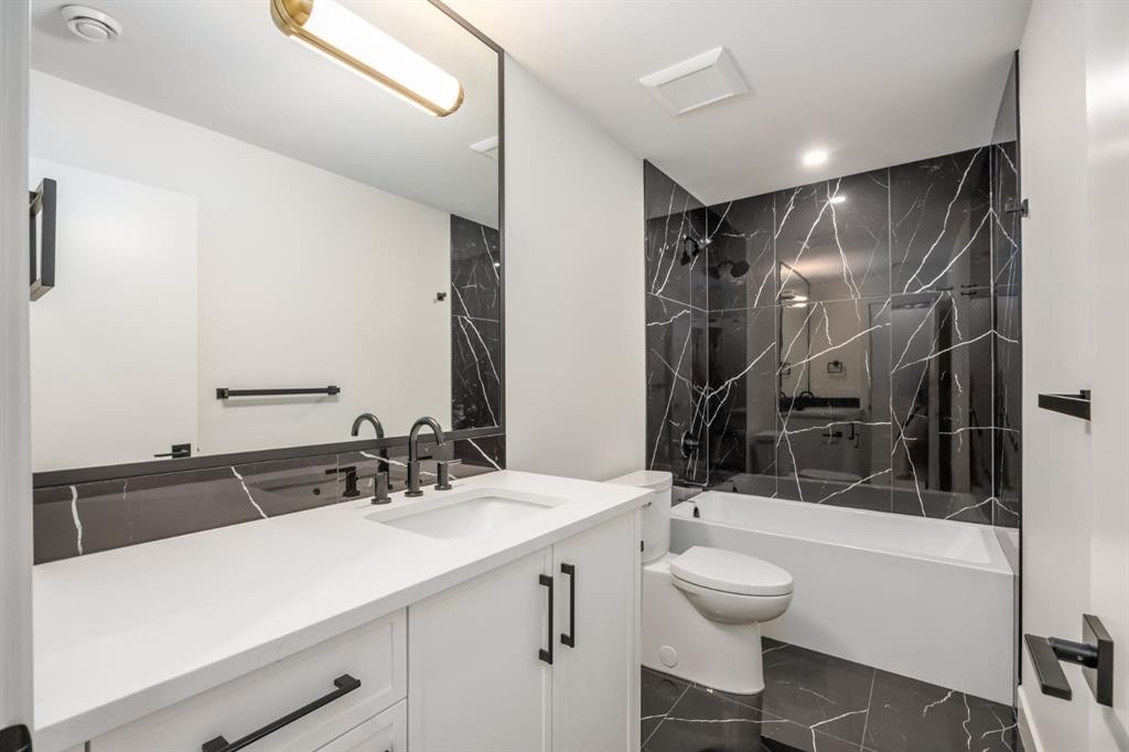 727 15 Street Nw, Calgary, AB - Indoor Photo Showing Bathroom