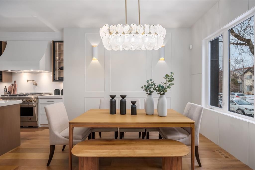 727 15 Street Nw, Calgary, AB - Indoor Photo Showing Dining Room