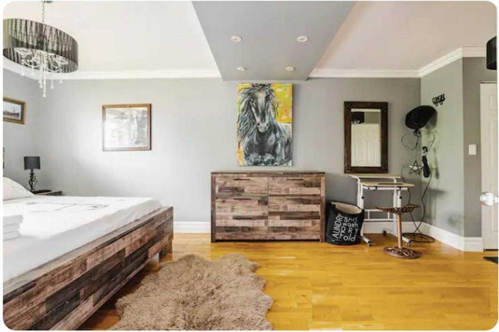 1509 38 Street Se, Calgary, AB - Indoor Photo Showing Bedroom