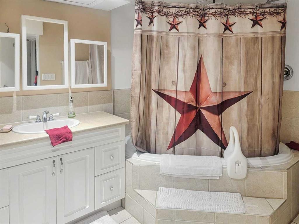 1509 38 Street Se, Calgary, AB - Indoor Photo Showing Bathroom