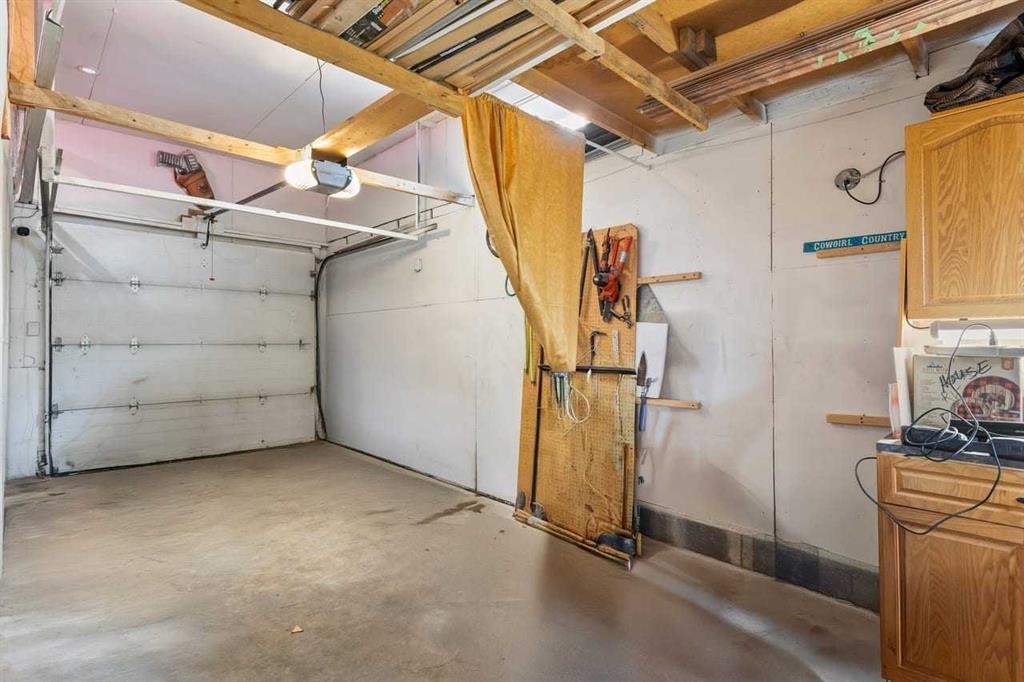 1509 38 Street Se, Calgary, AB - Indoor Photo Showing Garage