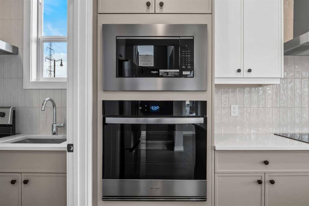 151 Dawson Wharf Mount, Chestermere, AB - Indoor Photo Showing Kitchen