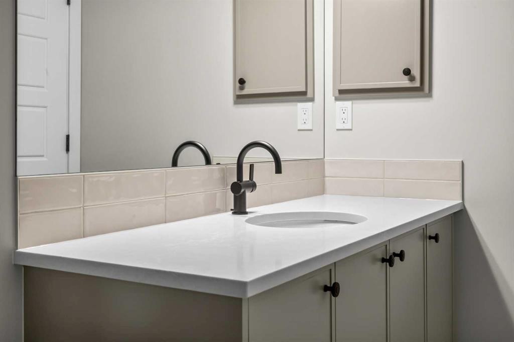 151 Dawson Wharf Mount, Chestermere, AB - Indoor Photo Showing Bathroom