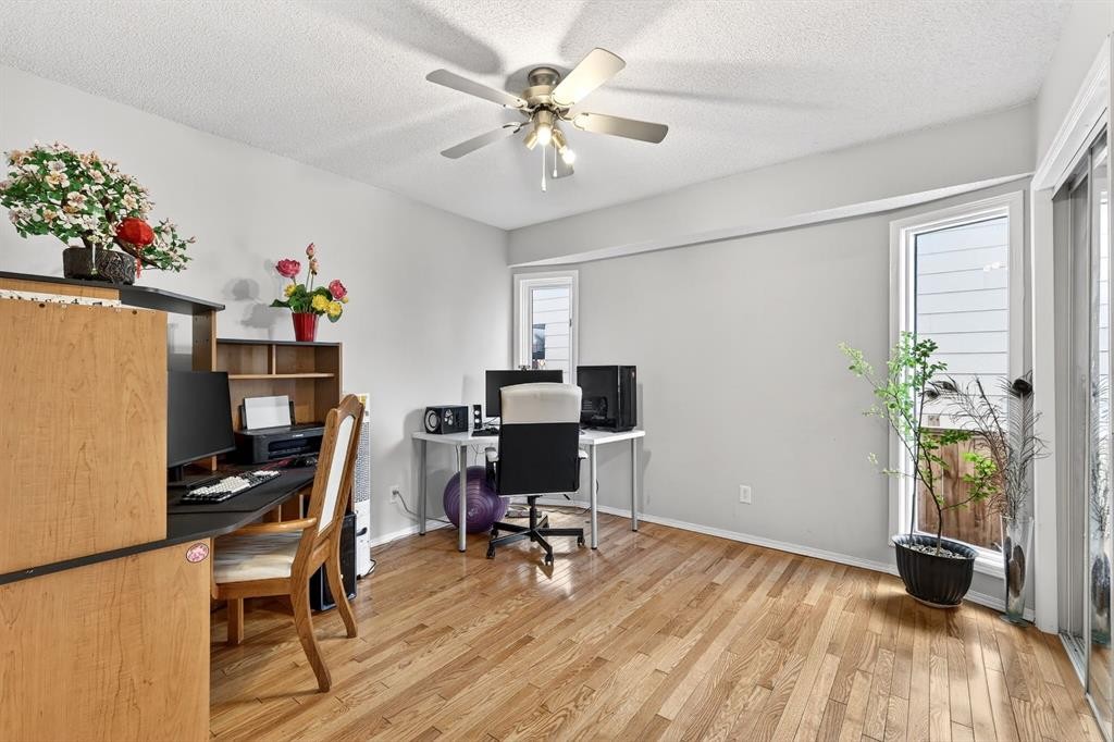 29 Sundown Way Se, Calgary, AB - Indoor Photo Showing Other Room