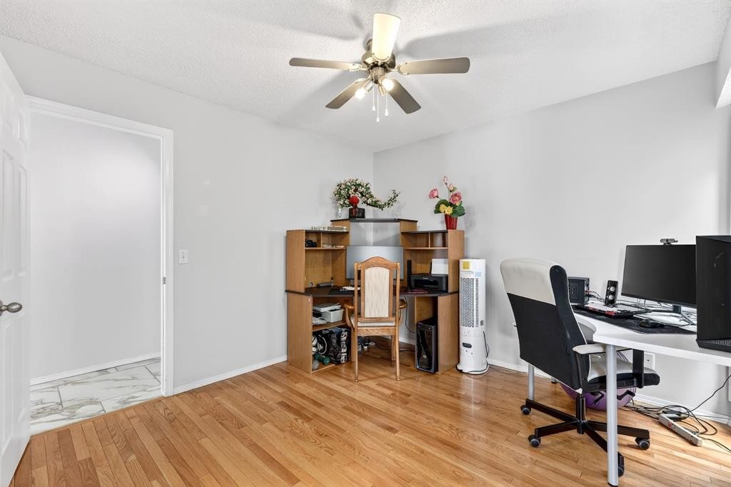 29 Sundown Way Se, Calgary, AB - Indoor Photo Showing Office