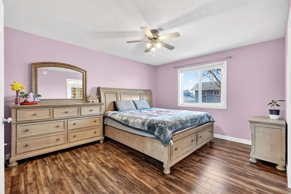 29 Sundown Way Se, Calgary, AB - Indoor Photo Showing Bedroom