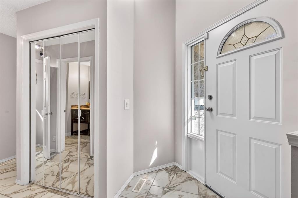 29 Sundown Way Se, Calgary, AB - Indoor Photo Showing Other Room